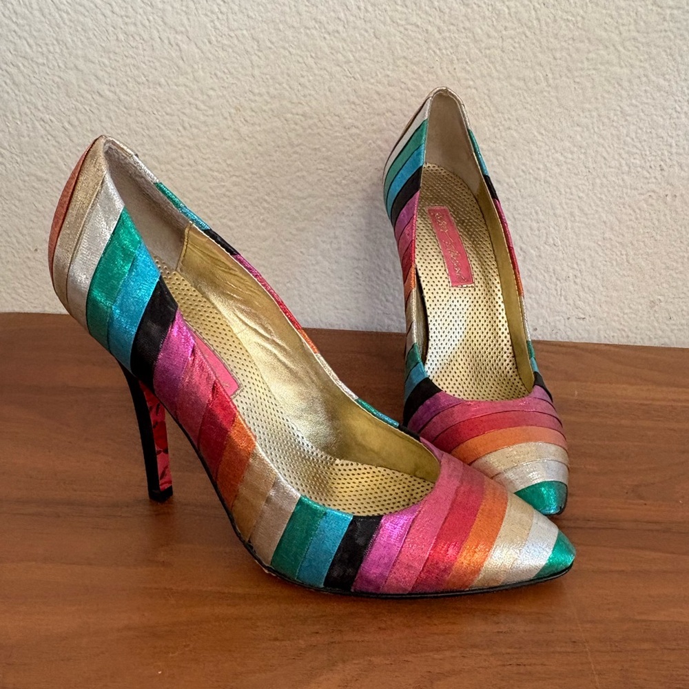 Betsey Johnson Rainbow Stripe Ribbon Pump Size 6 Rare